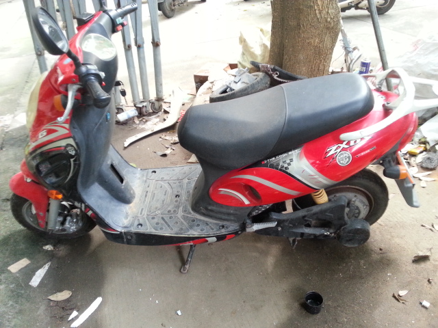 转让小帅哥电动车一辆.1150元