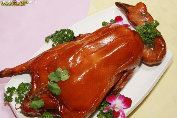 维也纳酒店 火热预订清明祭祖金猪,烧鹅,送发糕,送礼盒包装