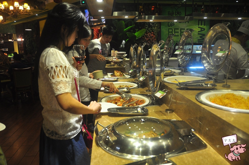 一家烤肉主题的自助餐餐厅,除了烤肉,更有不少美食把我征服了.