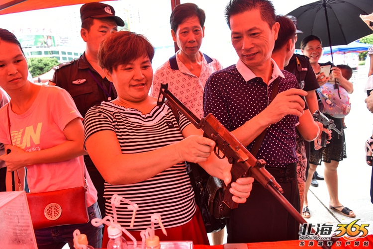 甩不掉的警犬,上百萬的機器人,防恐防暴重槍,北海警營開放日玩真的