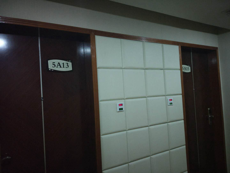 房间门牌也不写40几,而是5a几,不嫌麻烦么广东人?老外来了怎么办?