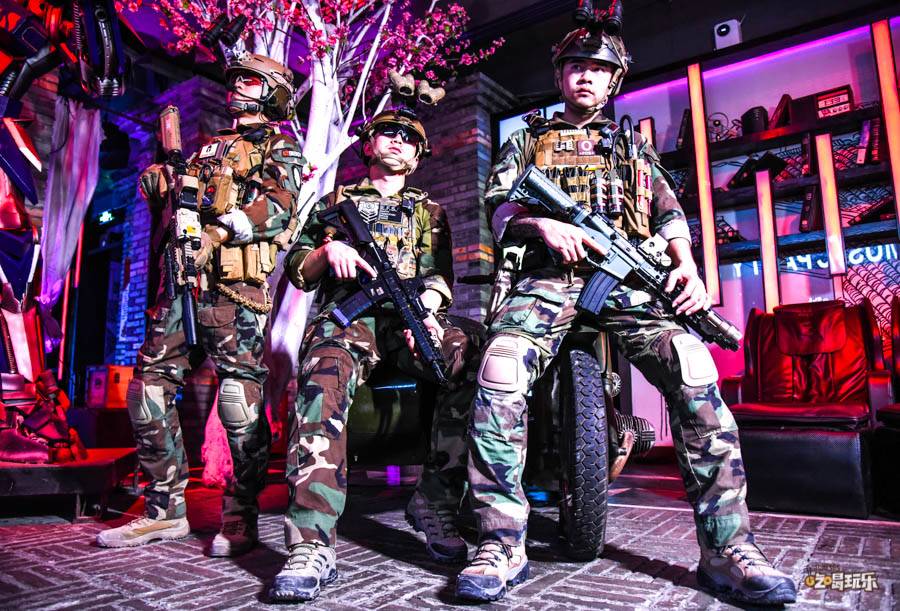 【迷悦】现场直播嗨到12点!帅哥吃鸡美女热舞,超养眼!