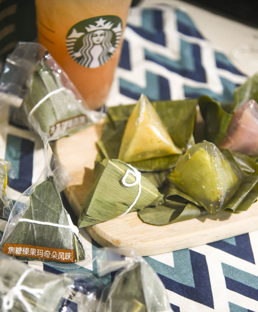 服气服气~ 每年的端午节,星巴克都会推出限定的星冰粽 不好好做咖啡
