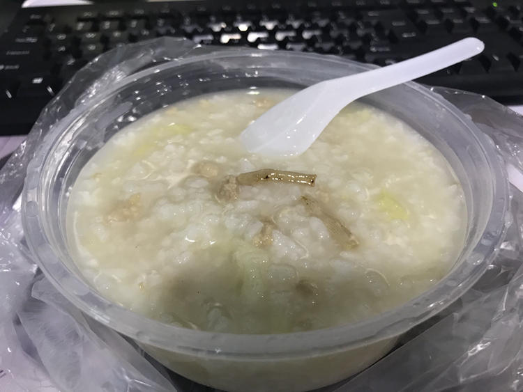 超抵推荐!北海这家沙虫粥,只卖6闷鸡一碗!