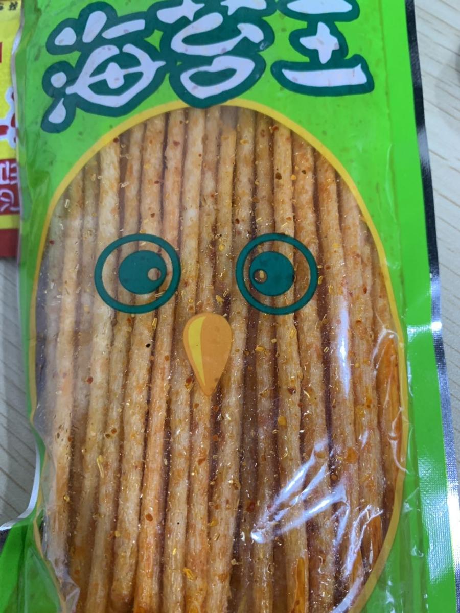 这包辣条的左上角写着两个大字——"进口",看来这包"海苔王"是辣条里