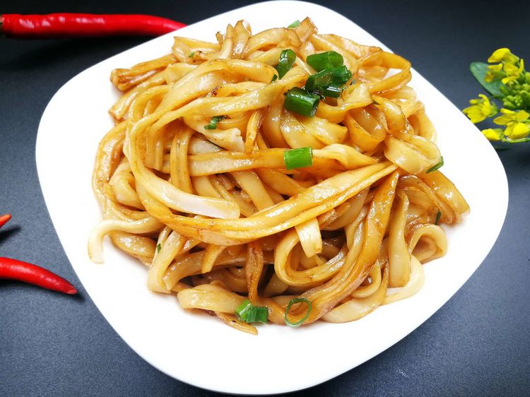 炒粉 酸梅晒豉焖芒鱼 韭菜炒蛋 酸菜鱼(不辣) 虫草水鸭汤 绿豆芽