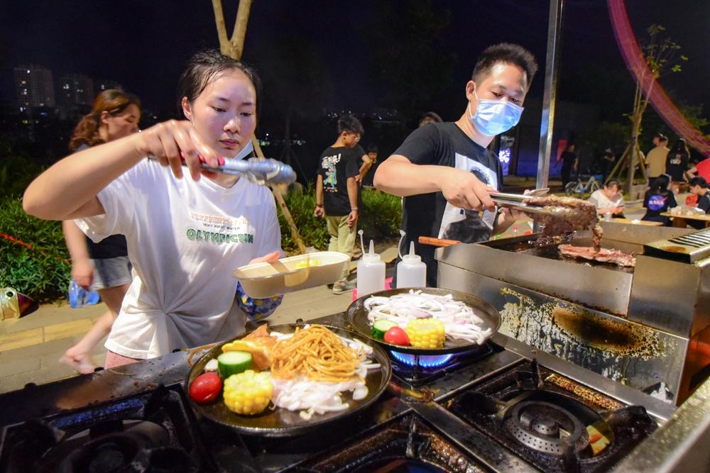 实拍北海地摊十大"美女"摊主,你昨晚和她们相遇了么?