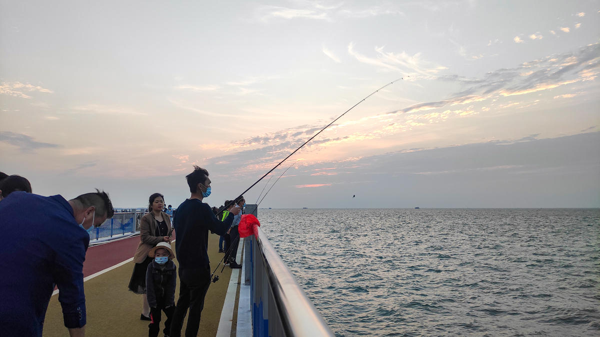 黃金北岸海上棧橋建成開放啦釣魚佬已就位網紅主播正在趕來路上