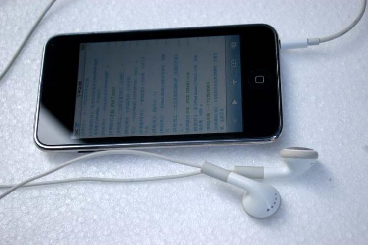 转让:一台ipod touch3 32g,1100元(实物图)