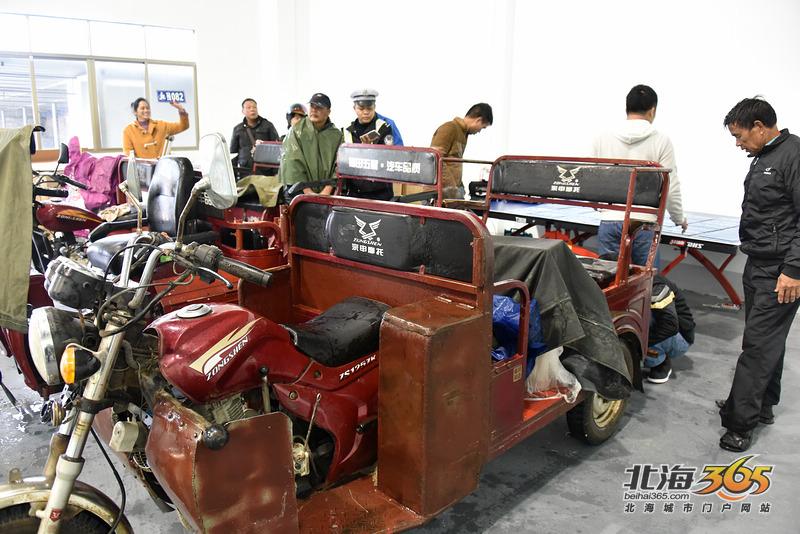 北海的下肢残疾人三轮车正式更换新牌,临时允许上路代步但绝不许搭客