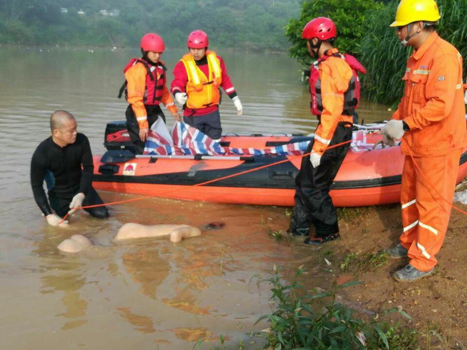 北海海豚救援队在北流市清水口搜救出5名溺水小学生遗体