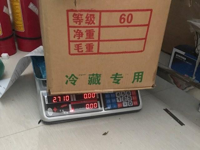 图三,是没有水泥纸箱果的重量