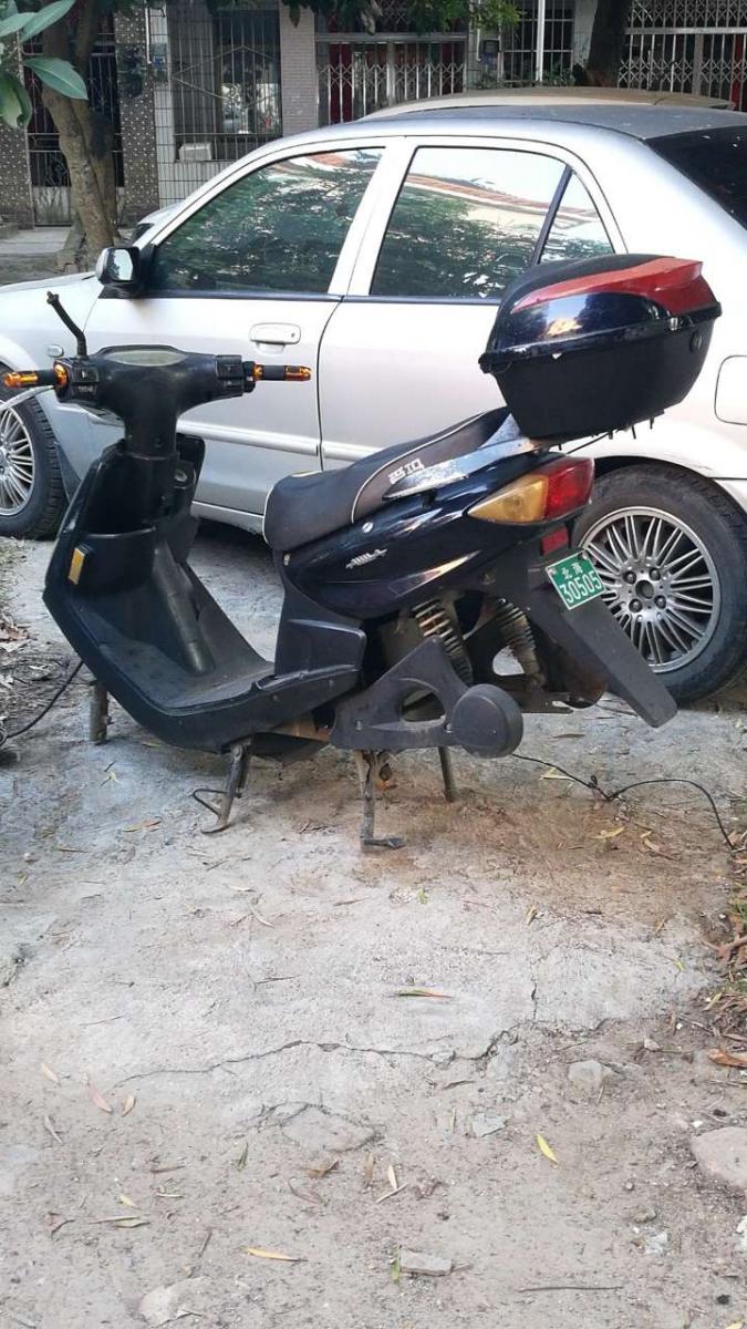 惨!这台30505的爱玛电动车被拆得就剩下骨头了