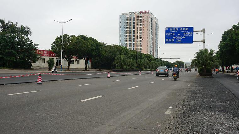 北海城西这条大马路翻新啦!小车,单车,电动车跑起来