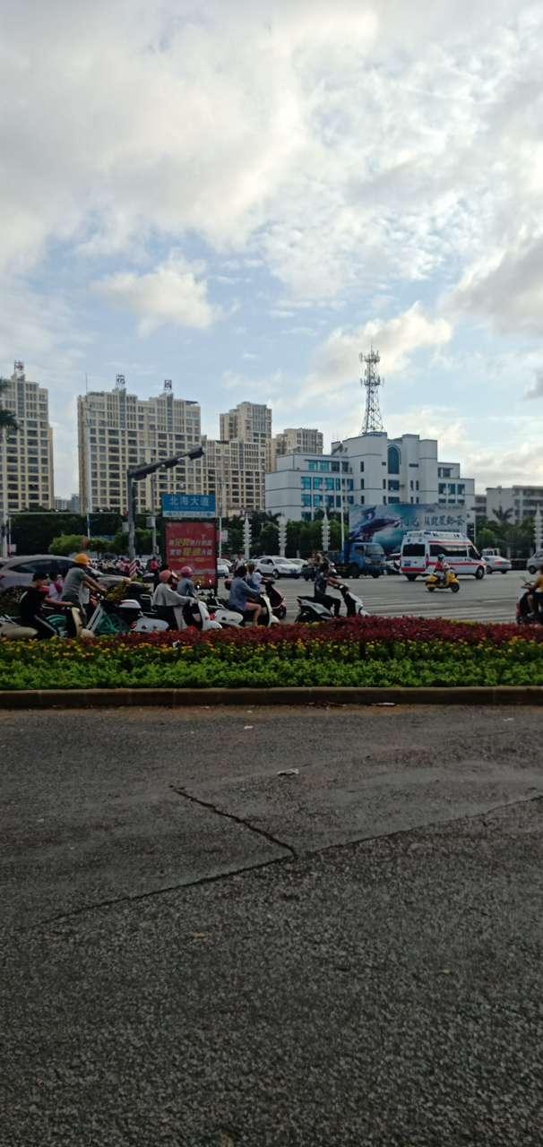 上海路和北海大道发生严重事故