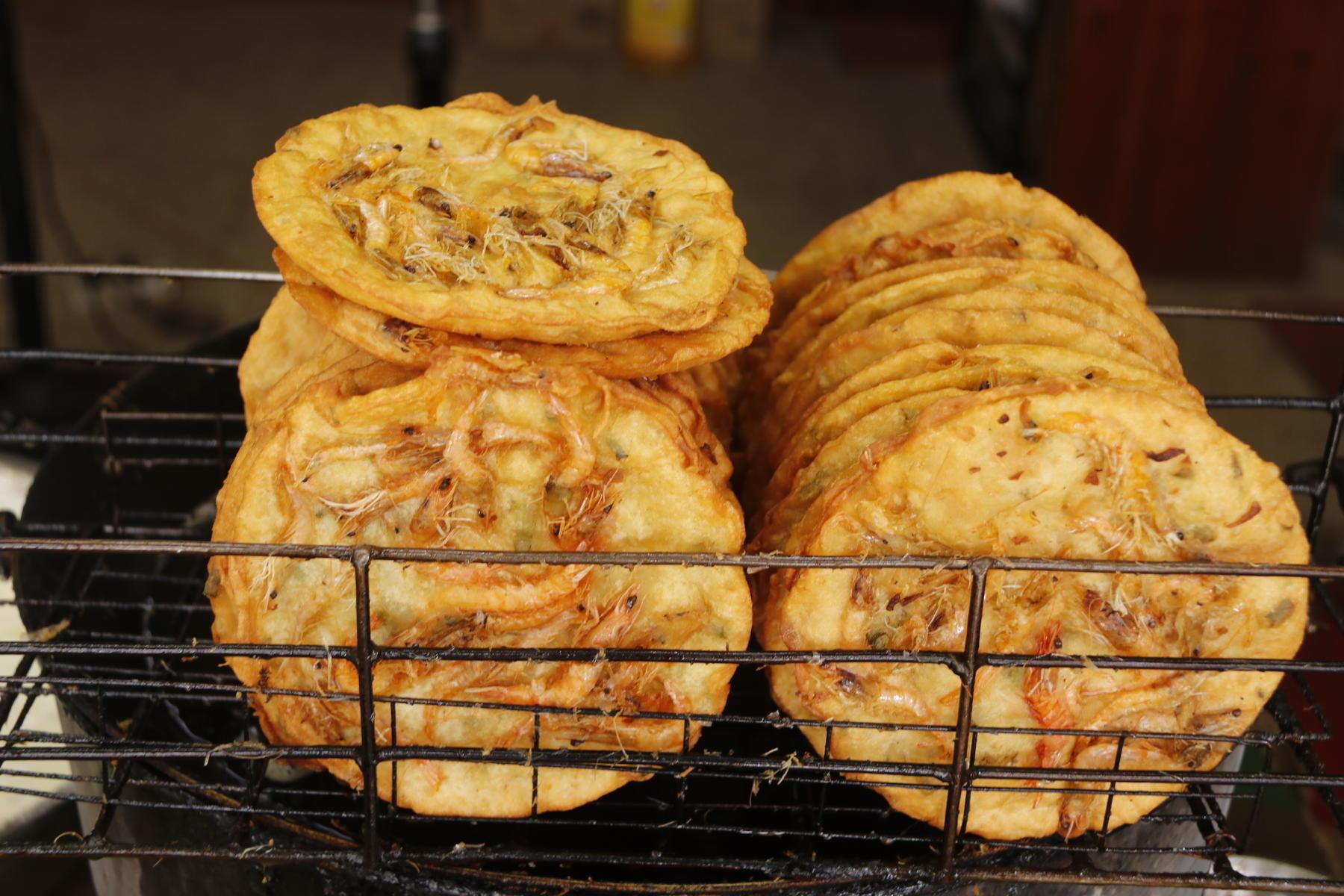 街拍暑假了北海的各个街头景点全是外地人银滩老街最多