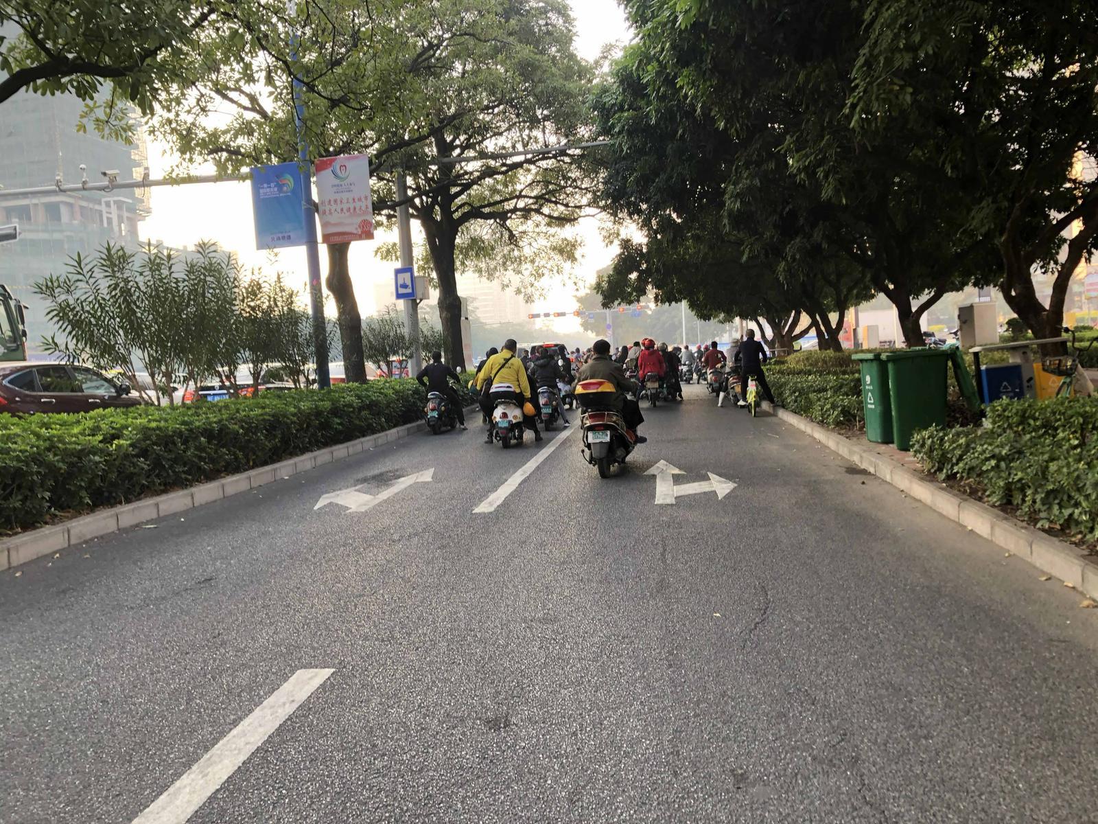 能不能在非机动车道上设置1米宽的右转电动车专用车道