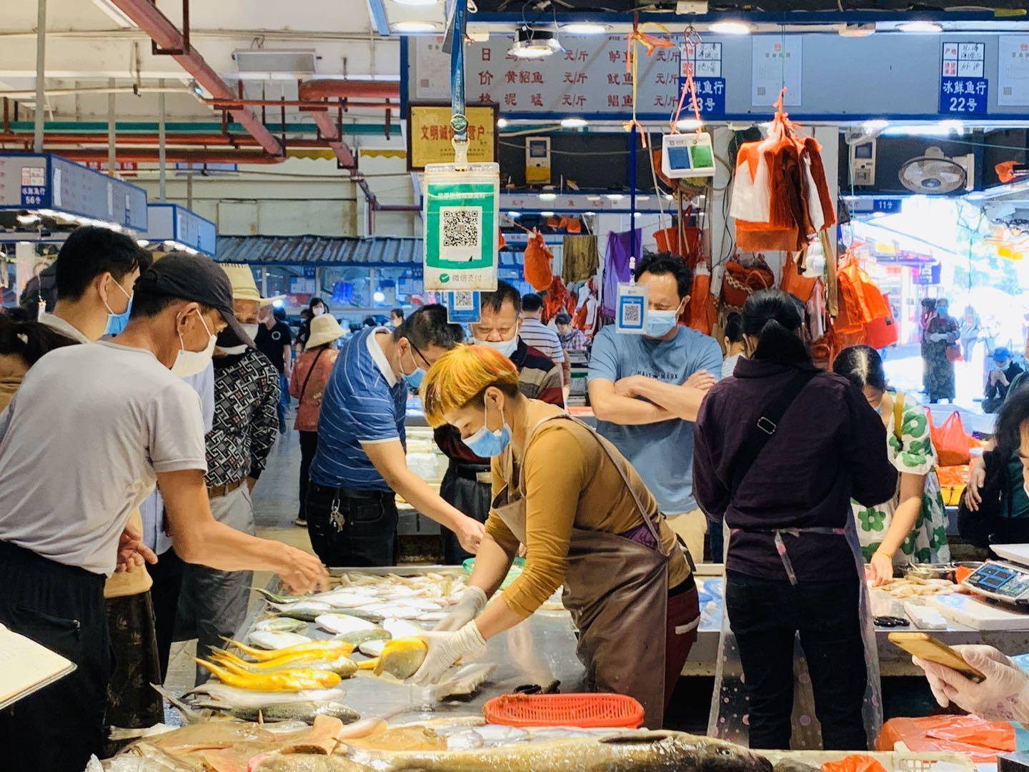 即将休渔,南珠市场部分海鲜略涨价,弹虾要75元一斤!