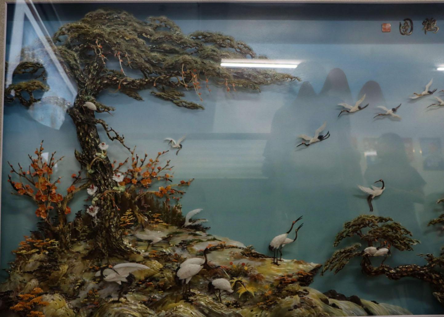 贝雕国画这些大师将一批作品送给了北海市档案馆