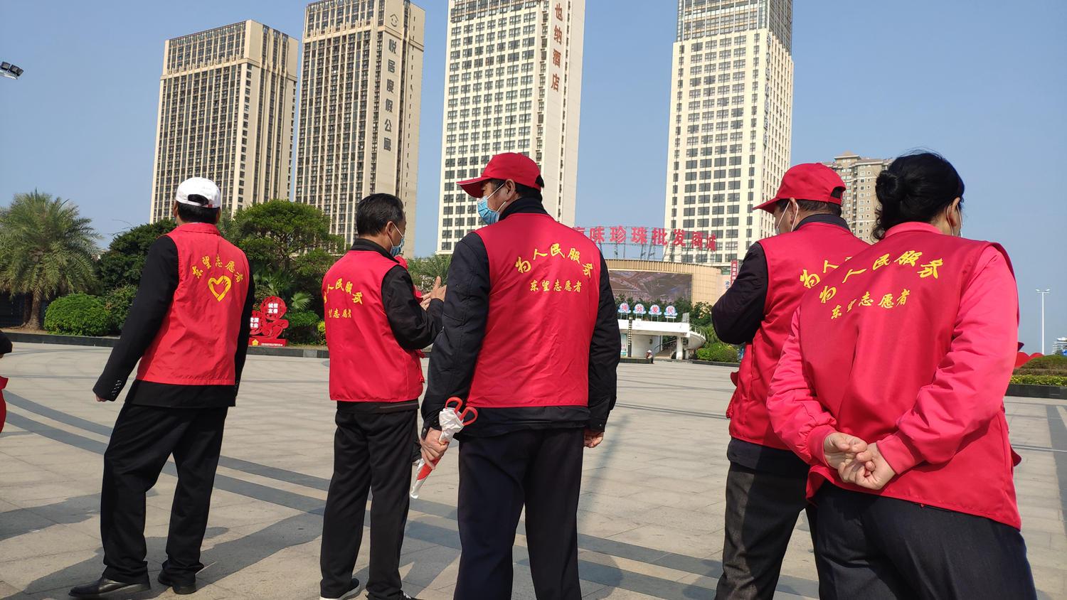 春运第一天!一群"志愿者"在北海火车站,拍个照就走了