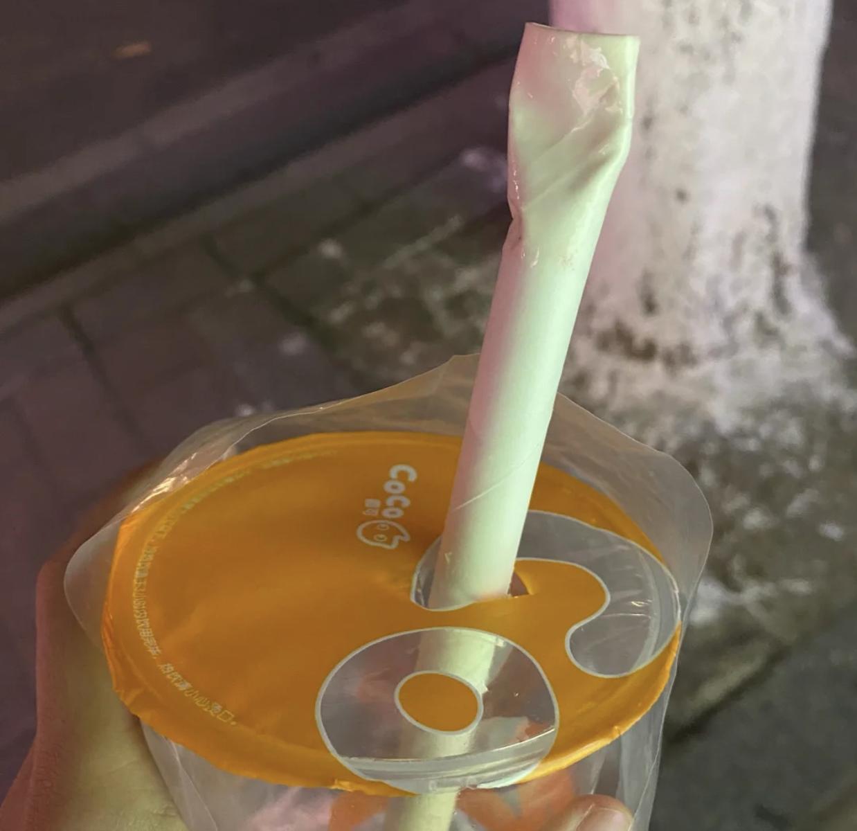 限塑令开始实施后没想到让我戒掉奶茶的是纸吸管
