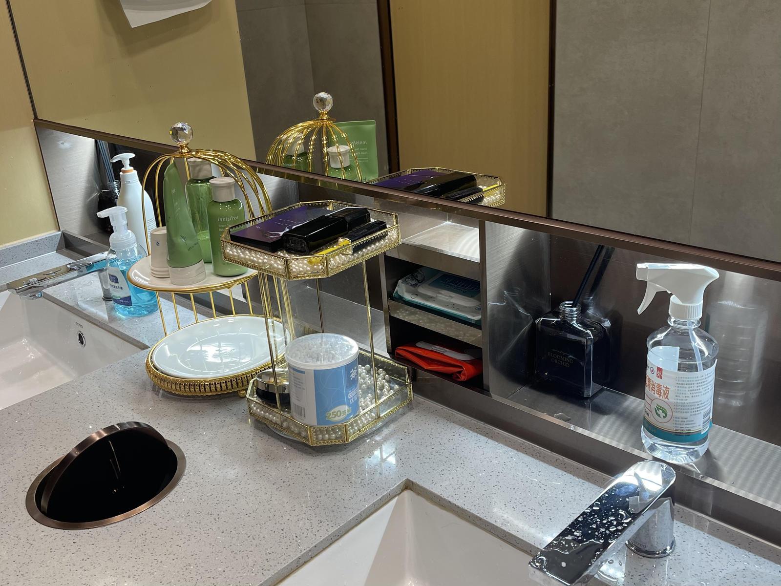 海底捞不止服务无微不至,居然连卫生间都不放过!