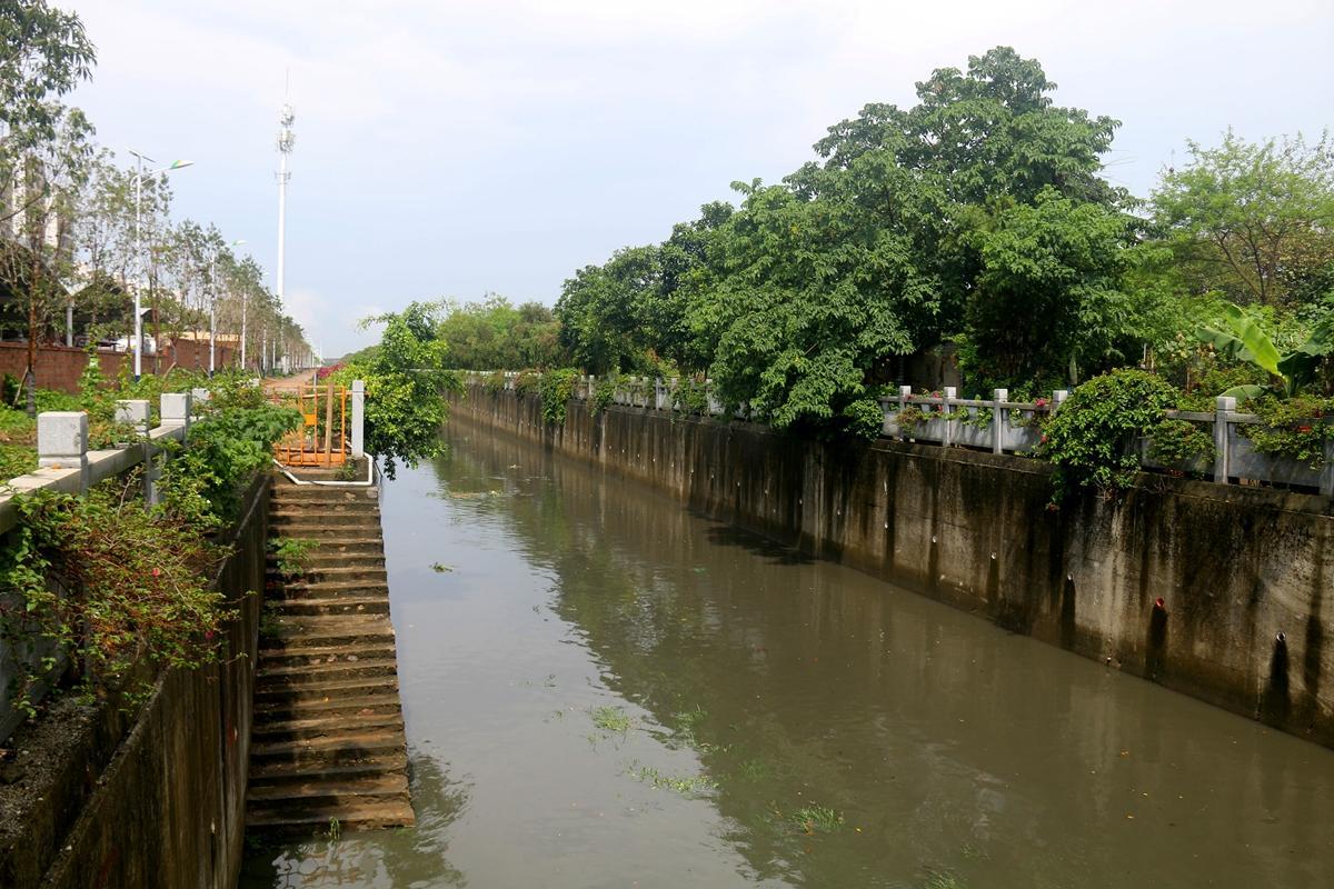 实地走访北海铁路明渠:昔日恶臭已不在,大雨过后还能排水通畅-北海时