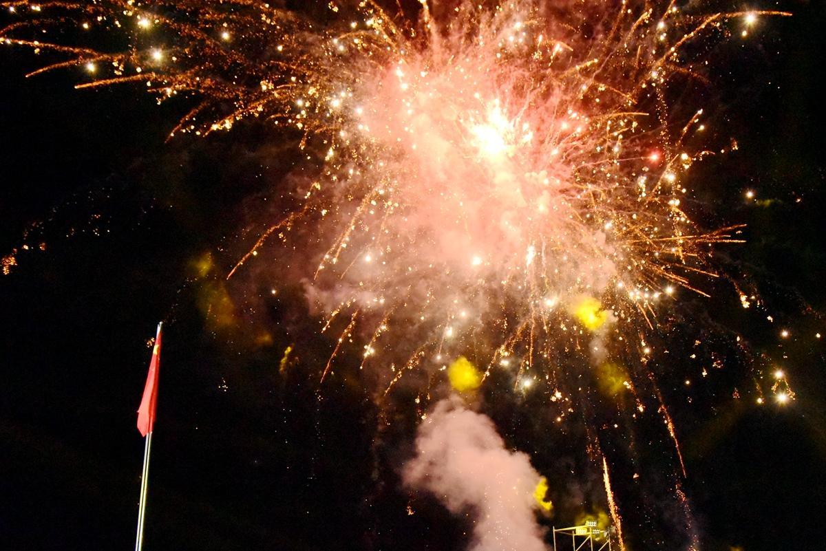 应该从2019年开始,北海禁止燃放烟花爆竹后,几乎就再也没有在城区见过