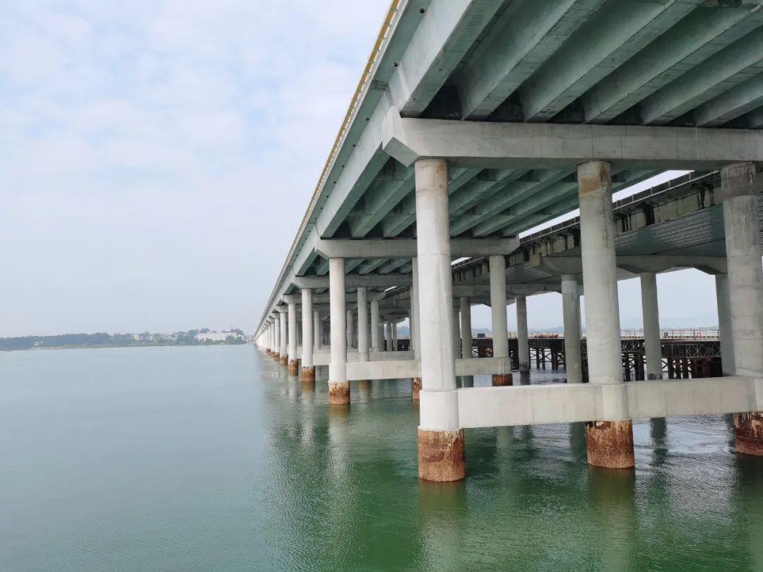 廣西最長跨海橋鐵山港跨海特大橋右幅新橋順利建成通車