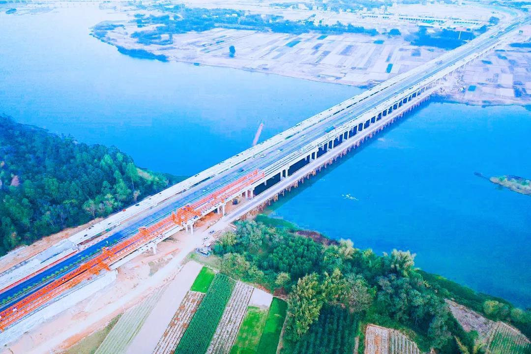 全长93168米合浦南流江大桥建成通车