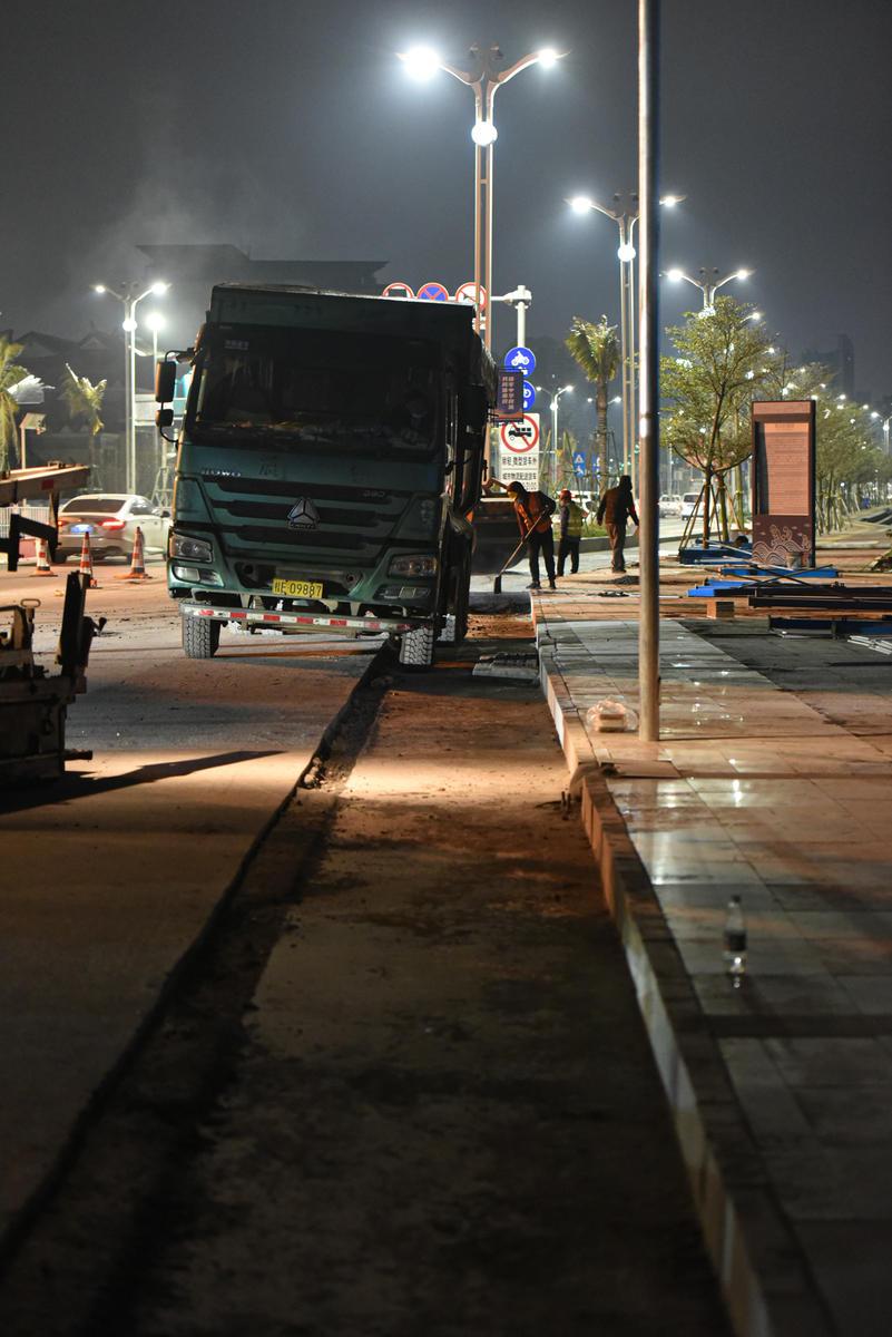 廉州湾大道亮灯了!香港路 -- 台湾路,已打通